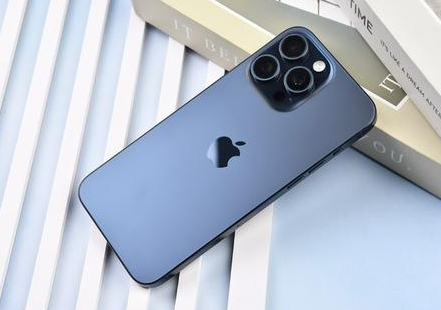 乌恰苹果维修点分享iPhone 15 Pro Max屏幕更换全新实操风险 